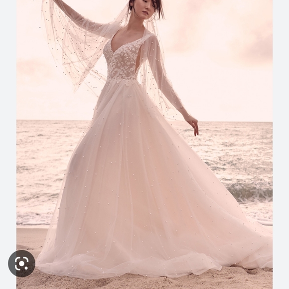 Maggie Sottero Size 12 Ivory Wedding Gown